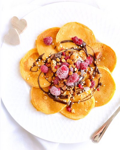 Brunchs réinventés : pancakes épinards-feta à la poêle, alliage parfait de douceur et de saveurs salées