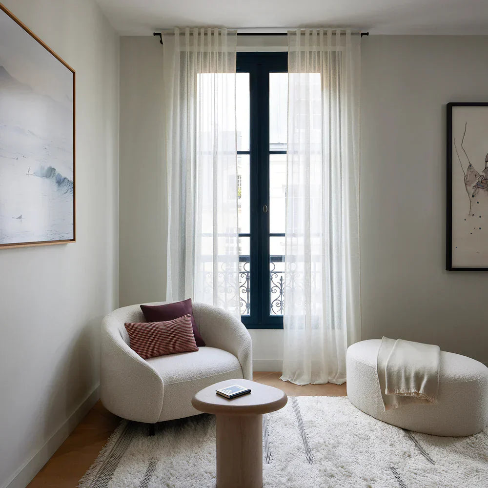 Les secrets des décorateurs pour obtenir des rideaux parfaitement ajustés à chaque fois