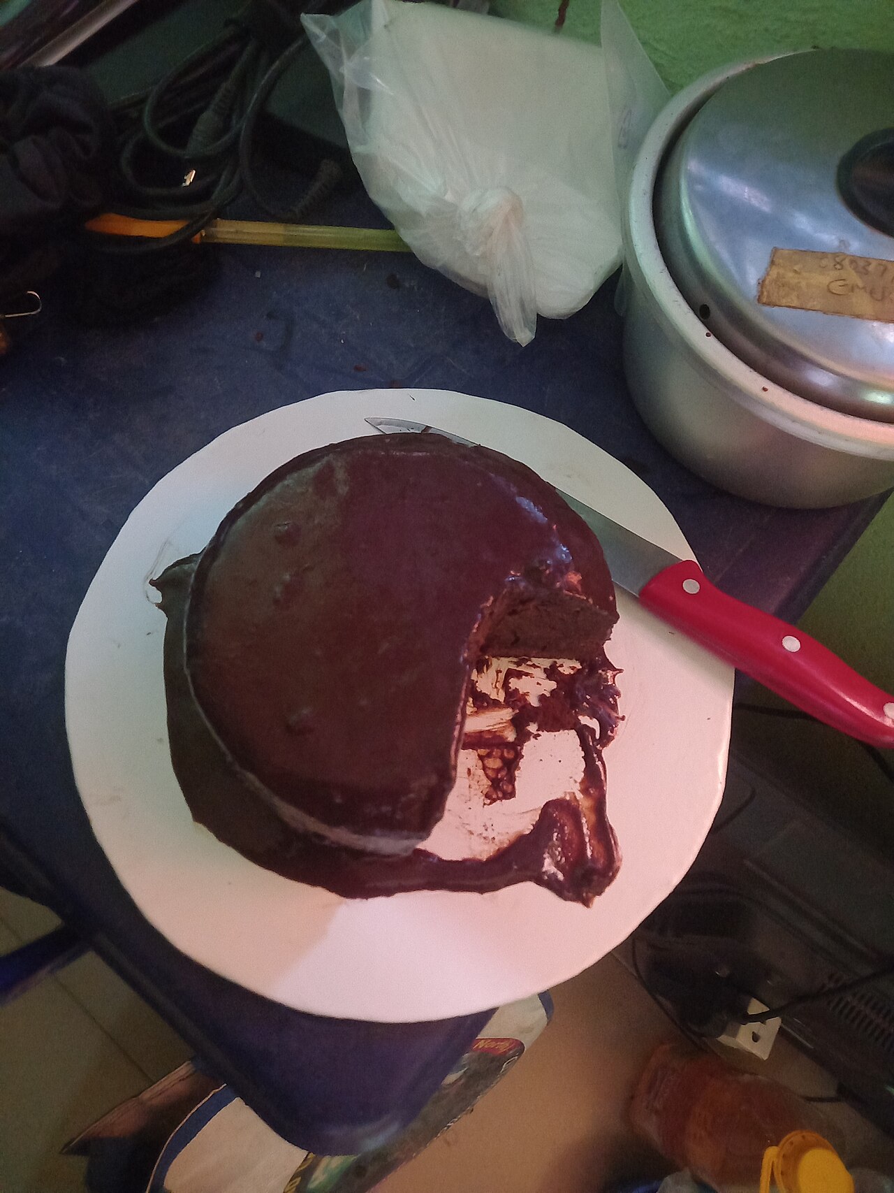 Enlever une tache de chocolat sur vêtement, canapé ou tapis